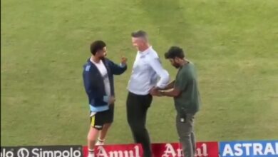 Virat Kohli, Kevin Pietersen's Animated Chat Over Knee Injury Leaves Fans Wondering. Watch